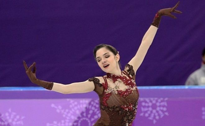 Евгения Медведева пожаловалась, что не влезает в любые брюки