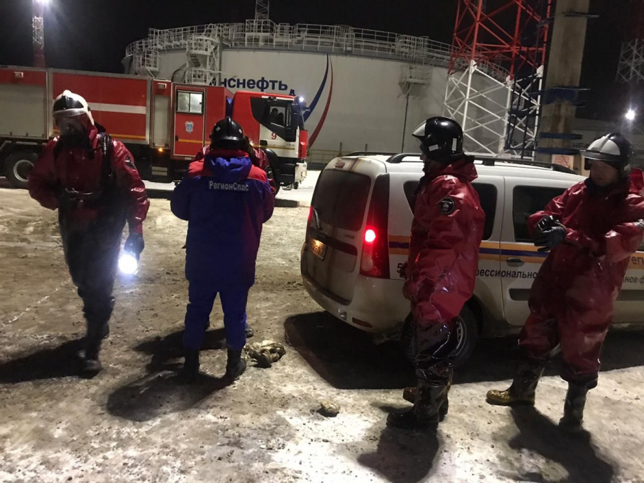 На месте пожара нефтяного резервуара в Альметьевске нашли тела двух погибших рабочих