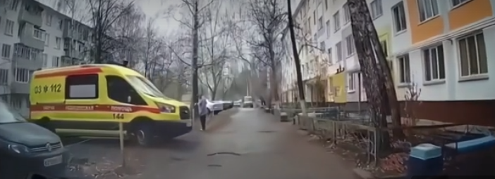 В Челнах женщина выгнала с парковки карету скорой помощи