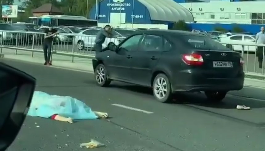 В Челнах водитель «Лады» насмерть сбил пешехода — видео