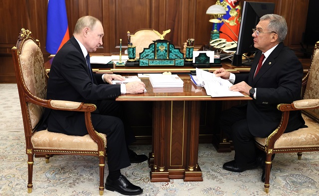 Минниханов доложил Путину об оказанной Татарстаном помощи Лисичанску