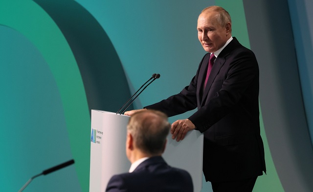 Песков назвал «феноменом Путина» высокий уровень доверия граждан президенту РФ