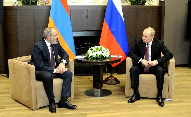 Пашинян доложил Путину о риске новых инцидентов в Карабахе со стороны Баку