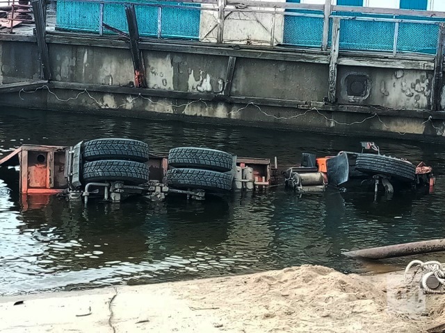 В Татарстане из сброшенной в воду «Камазом» Audi извлекли тело погибшего водителя