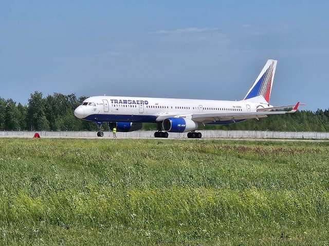 Самолет Ту-214 с российскими комплектующими впервые поднялся в воздух в Казани