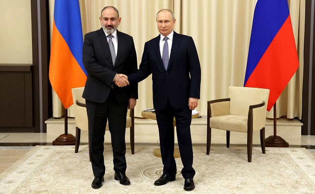 Пашинян поблагодарил Путина за прием в ходе визита в Россию