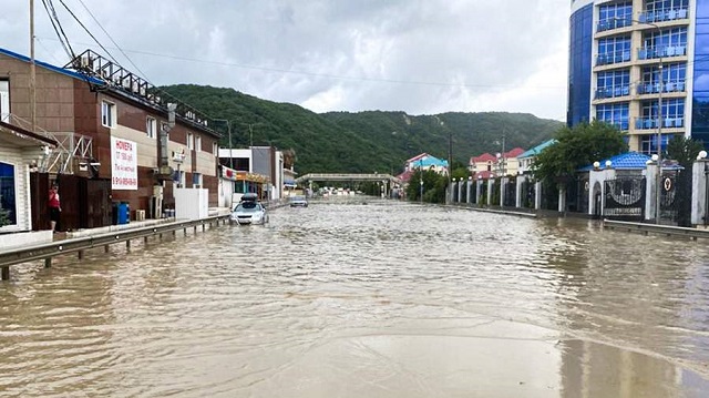 Три человека пропали без вести при потопе после ливней в Туапсинском районе Кубани