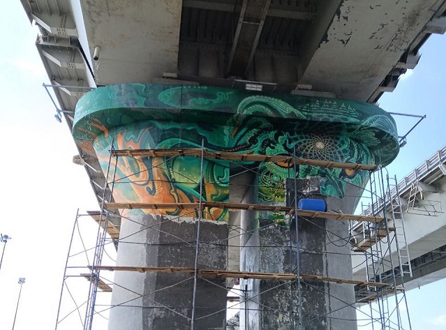 Куда исчезает граффити: в казанском парке «Урам» под «Миллениумом» стирают рисунки