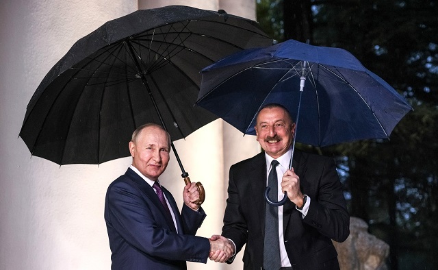 Путин обсудил с лидером Азербайджана Алиевым сотрудничество в энергетике