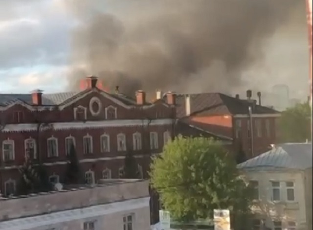 Казанцы запечатлели на видео масштабы пожара на «Нэфисе»