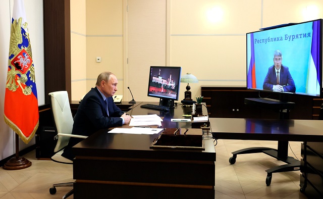 Путин призвал оказывать поддержку предприятиям оборонно-промышленного комплекса