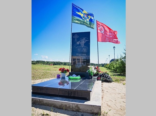 В Казани установили памятник ветерану и парашютисту Павлу Клетневу