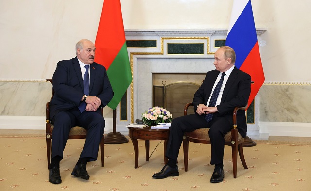 Путин и Лукашенко договорились встретиться в декабре и обсудить союзное строительство