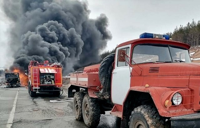 Фура сгорела на трассе М-5 в Челябинской области: видео - 6 декабря - ру