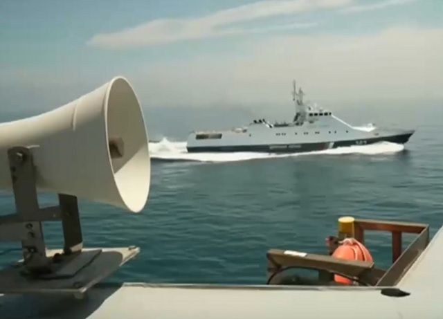 Журналист БиБиСи опубликовал видео с борта нарушившего границу РФ эсминца Defender