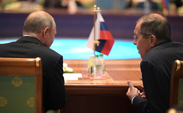ТНВ транслирует участие Путина в расширенном заседании коллегии МИД РФ