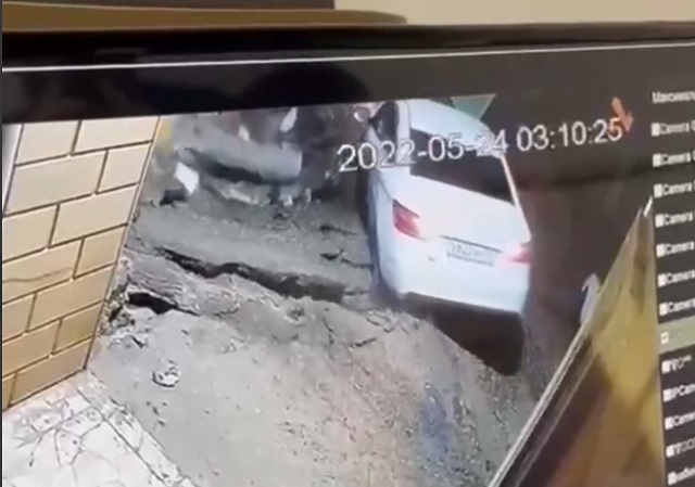 Житель Дагестана провалился под землю вместе с домом и машиной – видео