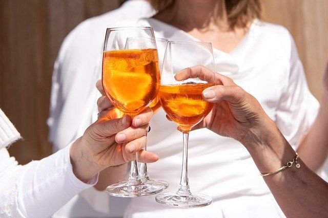 Женщинам детородного возраста могут запретить употреблять алкоголь