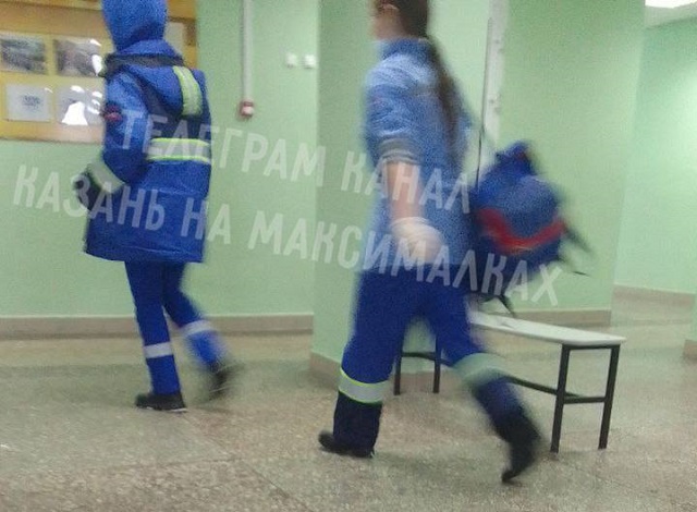 В Казани выпавшая из окна школы 13-летняя девочка получила ушиб головного мозга