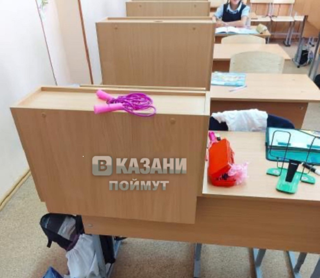 Родители школьников из Казани пожаловались, что их детей заставляют учиться стоя