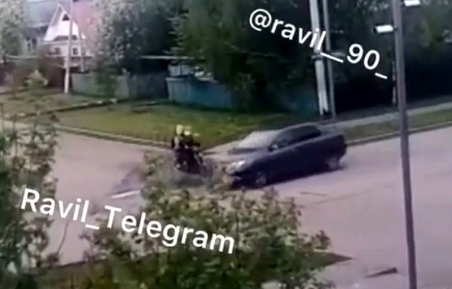 Юный байкер получил тяжелые травмы после столкновения с иномаркой в Татарстане — видео