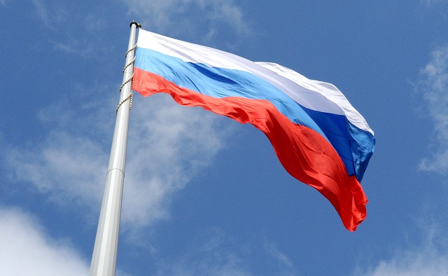 В образовательных учреждениях начнут вывешивать флаг России