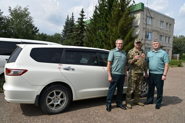 Таможенники Татарстана передали в зону СВО конфискованный автомобиль