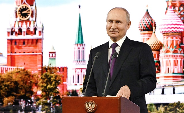 Путин: прогрессивная среда Москвы опережает многие мировые столицы