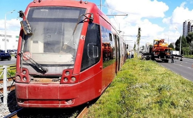 В Казани сошедший с рельсов трамвай парализовал движение электротранспорта