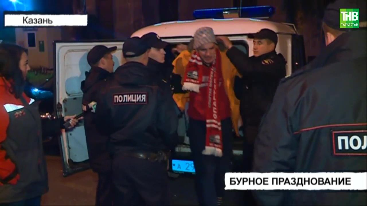 фабрика футбольных хулиганов дэнни дайер. разбил фонарь в метро. уличная драка массовая. алексей алексеев брат 2. полицейский разбивает стекло.