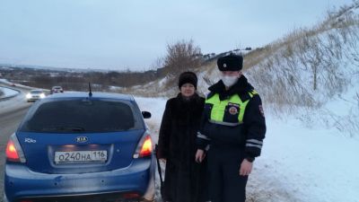 Автоинспекторы Татарстана помогли автоледи выбраться из снежного плена на трассе