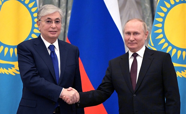 Путин и Токаев обсудили развитие торговли между Россией и Казахстаном 