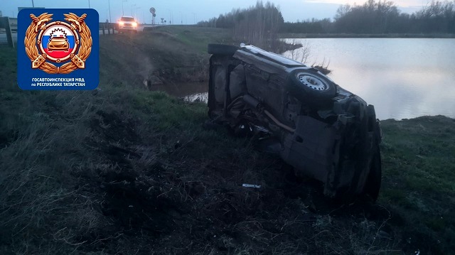 Непристегнутый 19-летний автомобилист погиб в ДТП на трассе в Татарстане