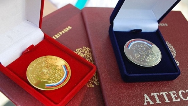 Со следующего учебного года в школы Татарстана планируют вернуть серебряные медали