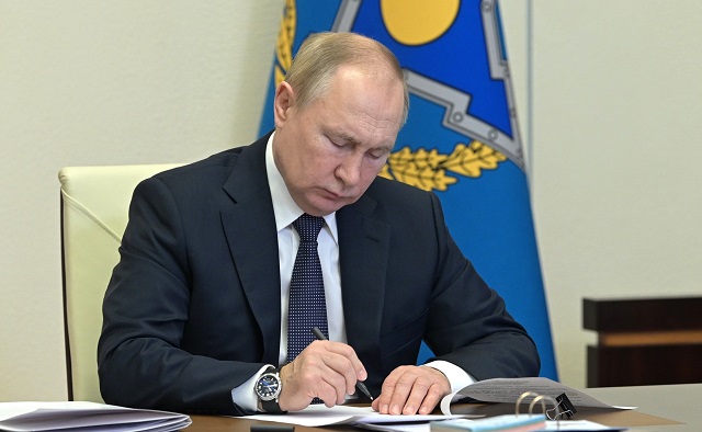 Владимир Путин табигый газны дустанә мөнәсәбәттә булмаган илләргә бары тик рубльләрдә сатуны йөкләде