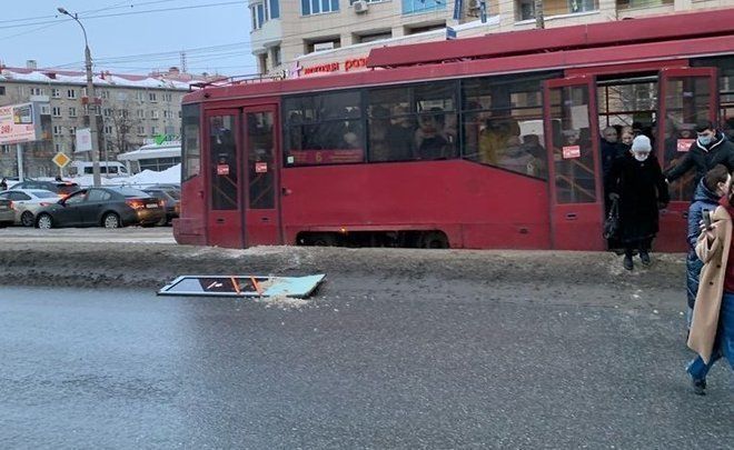 В Казани у трамвая на ходу отвалилась дверь