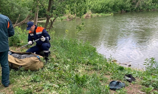 В Татарстане водолазы второй день ищут тело 38-летнего мужчины, утонувшего в пруду