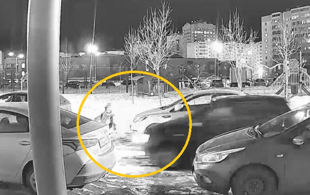 Момент наезда автолихача на ребенка попал на видео в Набережных Челнах