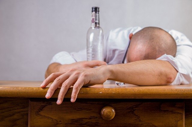 10 человек насмерть отравились алкоголем в Оренбургской области