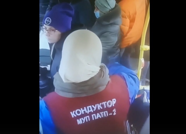 Прокуратура проверяет видео, на котором кондуктор выгоняет ребёнка из автобуса в Казани