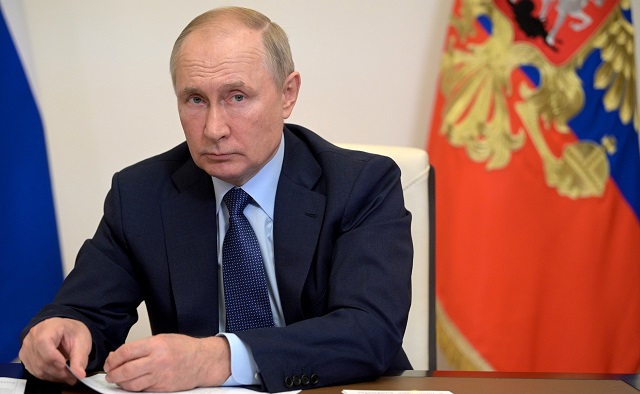 Песков: Путин провел почти весь день рождения «с телефонной трубкой в руке»
