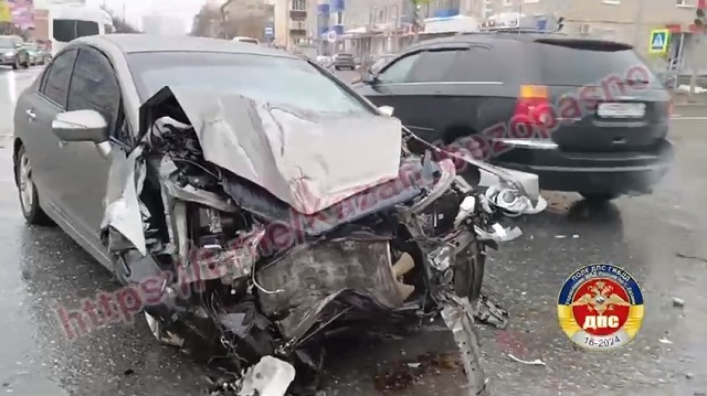 33-летний водитель иномарки погиб в аварии с автобусом в Казани