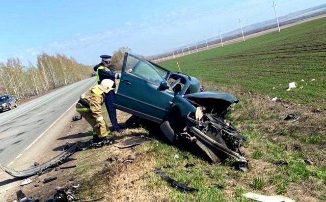 Столкнувшийся с грузовиком на «встречке» водитель иномарки погиб на трассе в Татарстане