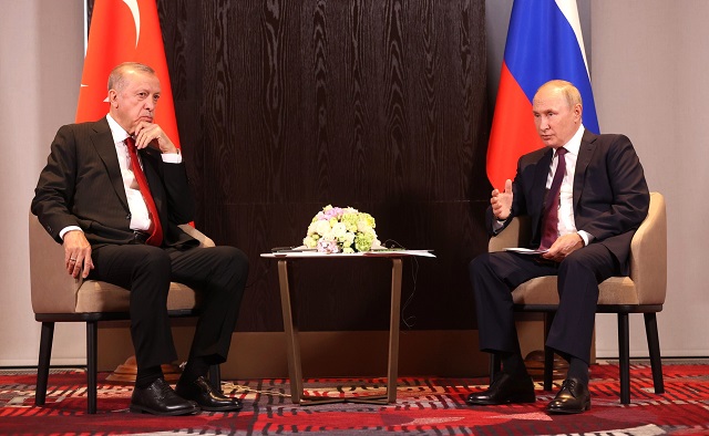Путин в разговоре с Эрдоганом назвал удар по Каховской ГЭС «варварской акцией»