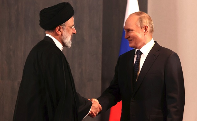 Раскрыты подробности телефонного разговора Путина с лидером Ирана Эбрахимом Раиси