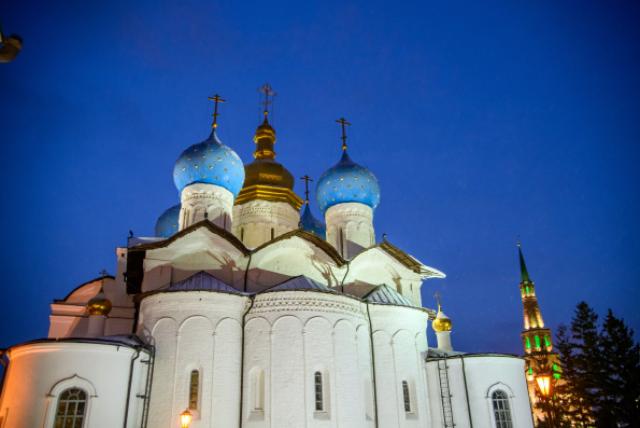 Прямая трансляция на ТНВ: Пасхальное богослужение в Казани