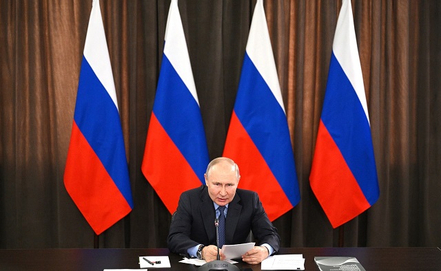 Путин: ДНР, ЛНР, Запорожская и Херсонская области перейдут на московское время
