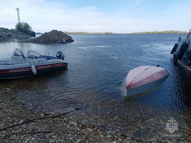 Перевернувшихся на паруснике двоих мужчин спасли на Каме в Татарстане