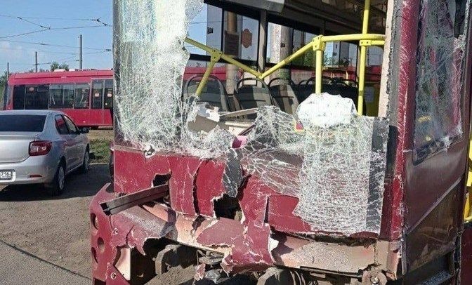 Жителю Казани оторвало ногу при столкновении двух трамваев
