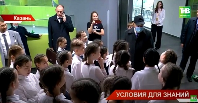Шаймиев в День учителя лично поздравил педагогов полилингвального комплекса «Адымнар»
